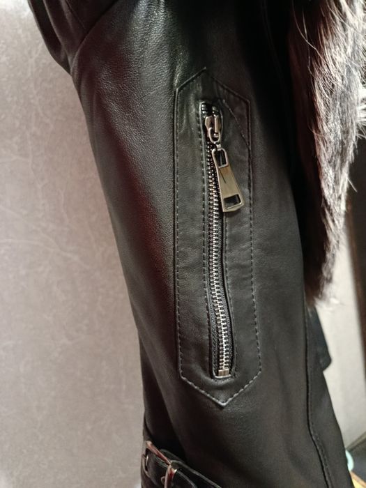 Продам кожаную куртку женскую