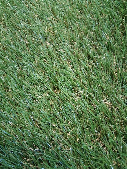 Relva sintética muito macia e parecida a natural