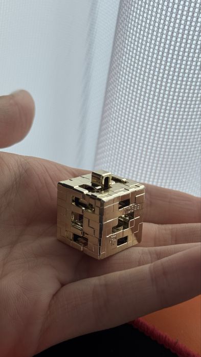 Зодотий блок з кіндер джой