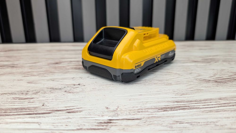 Акумулятор, батарея DeWALT DCB2104 4Ah POWERPACK