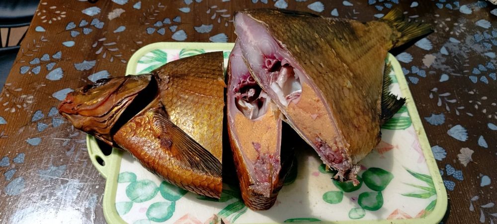 Копчена риба лящі,сом,товстолоб
