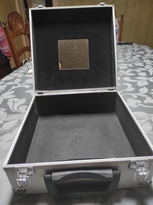 Caixa / mala em alumínio