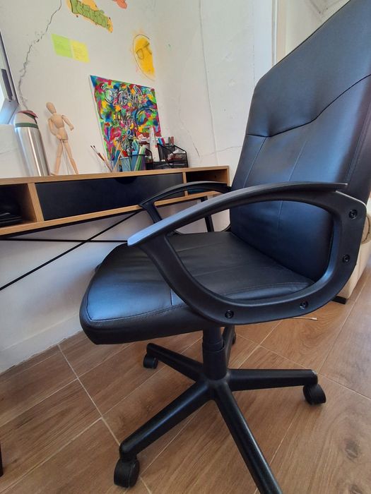 Mesa (Escrivaninha) e cadeira