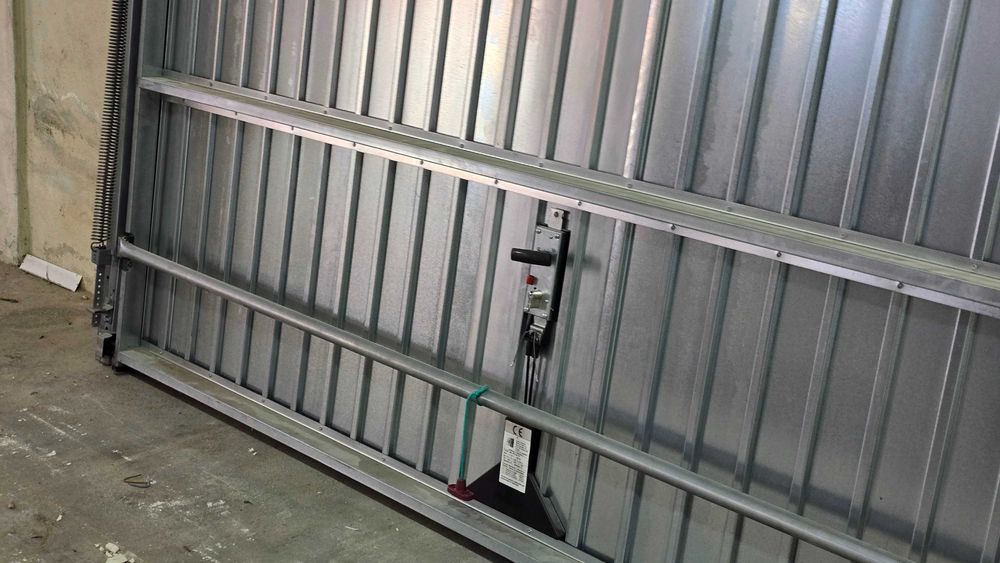 2 Portões Basculantes de Garagem