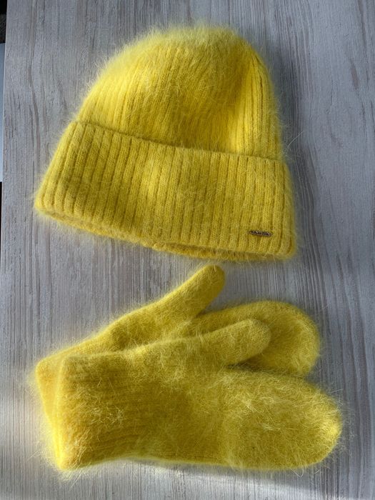 Новий набір жовті шапка та рукавички