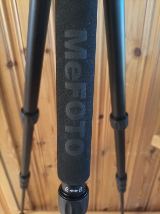 Statyw fotograficzny " MeFoto " .