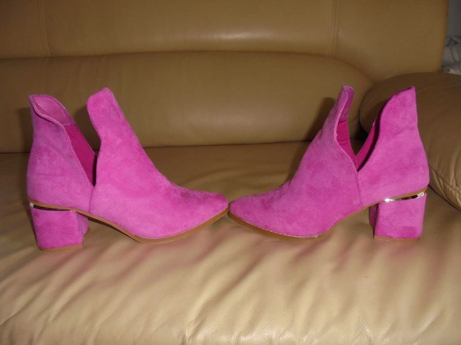 Botins de senhora cor - de - rosa