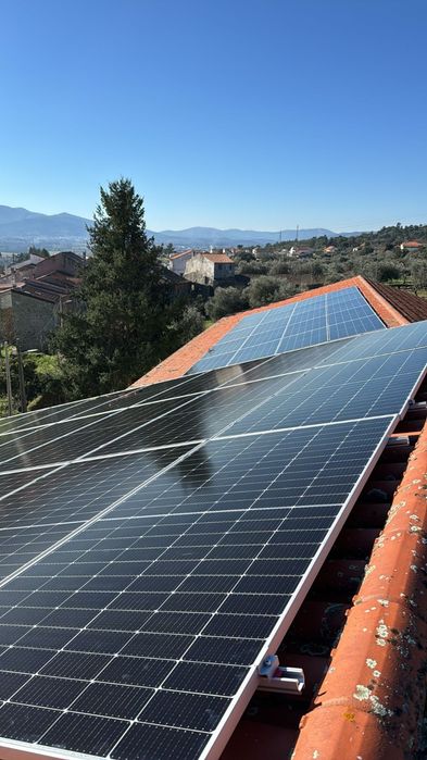 Fazemos instalações de painéis solares para autoconsumo.