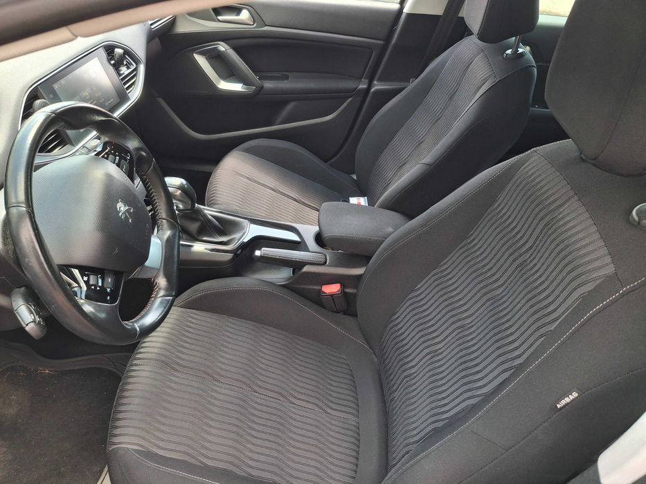 Peugeot 308 — fotografia 11