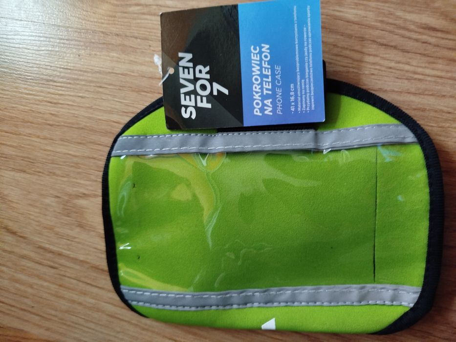 Sprzedam etui na telefon nakładane na ramię.