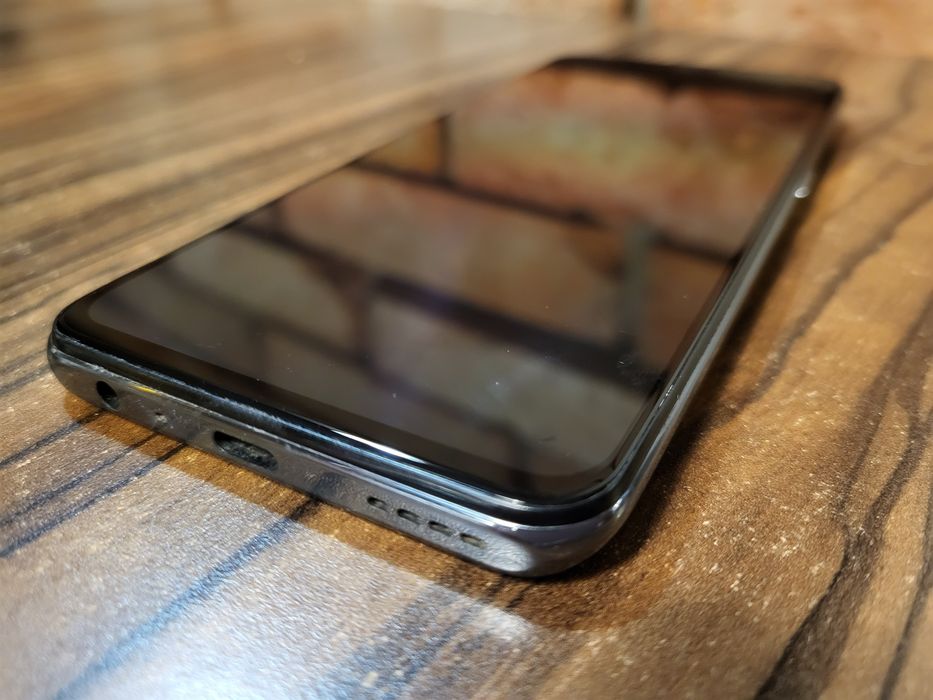 Telefon REALME GT 5G żólty stan bardzo dobry