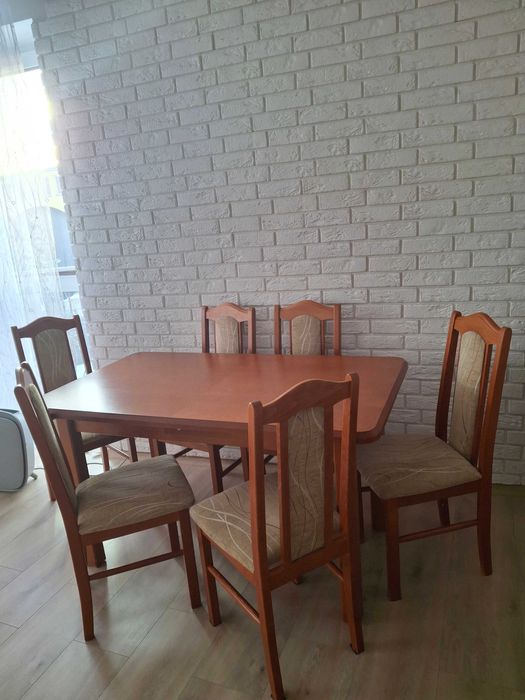 Sprzedam rozkładany stół 140/180 oraz 6 krzeseł.
