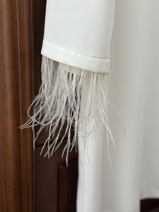 Sukienka z piórami elit look