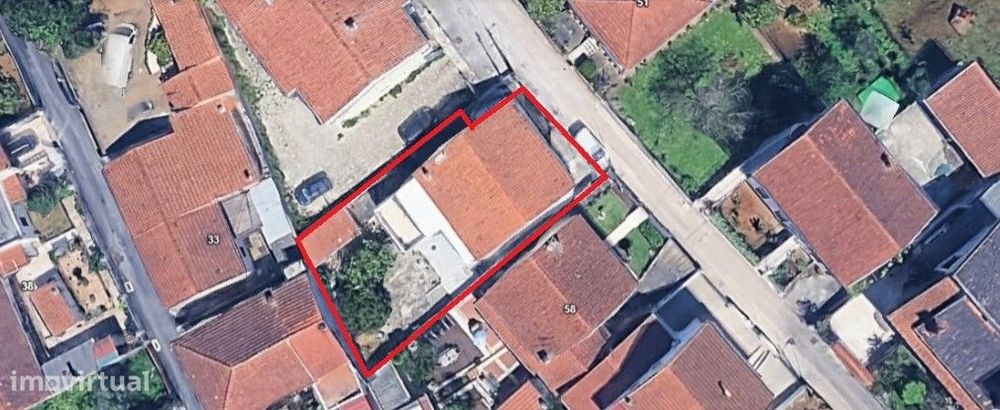 Vende-se T3 com grande espaço exterior em Santa Clara, Coimbra.