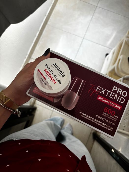 Gel construtor de unhas da Andréia com Tips por 20€ apenas usado 1x