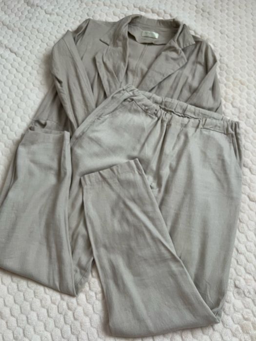 Костюм лляний бежевий