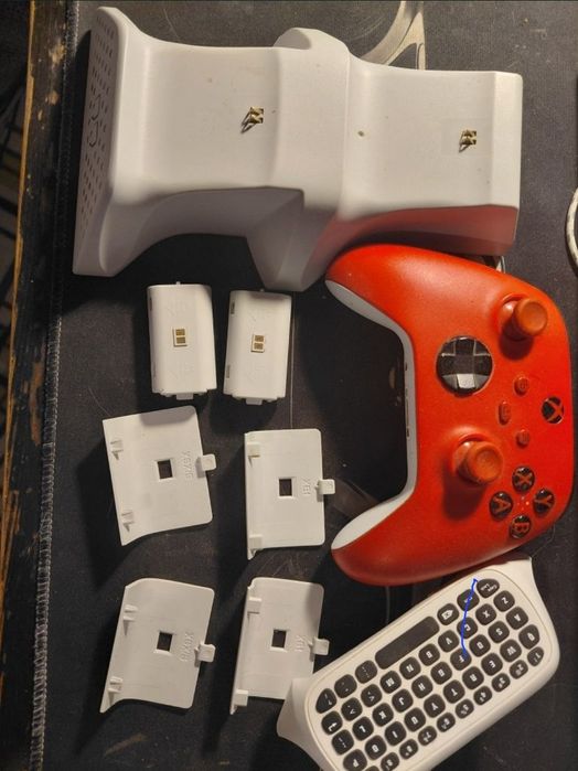 Pad xbox + Stacja dokująca I Klawiatura do pada