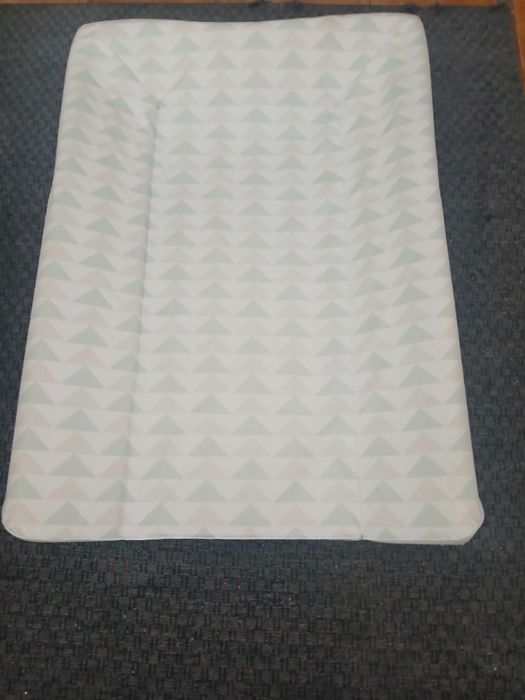 Muda fraldas como novo, muito pouco utilizado.