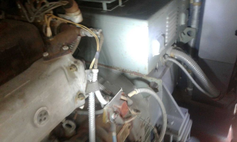 Продам дві 220В дизельелектростанції на 100КВТ+100КВТ