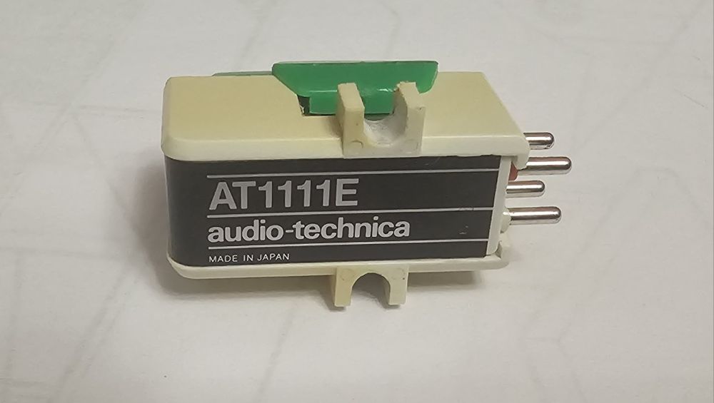 Програвач вінілу Yamaha YP-D4.