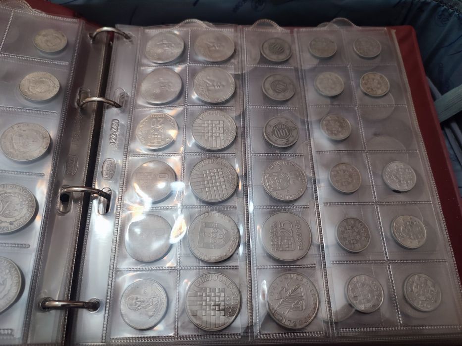 Coleção de moedas e notas antigas e de vários países