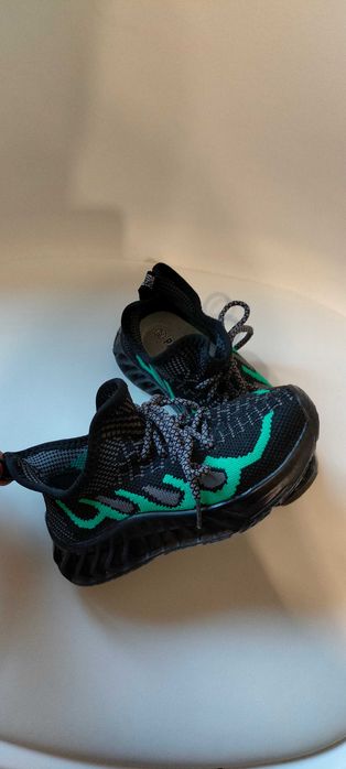 Дитячі кросівки yeezy