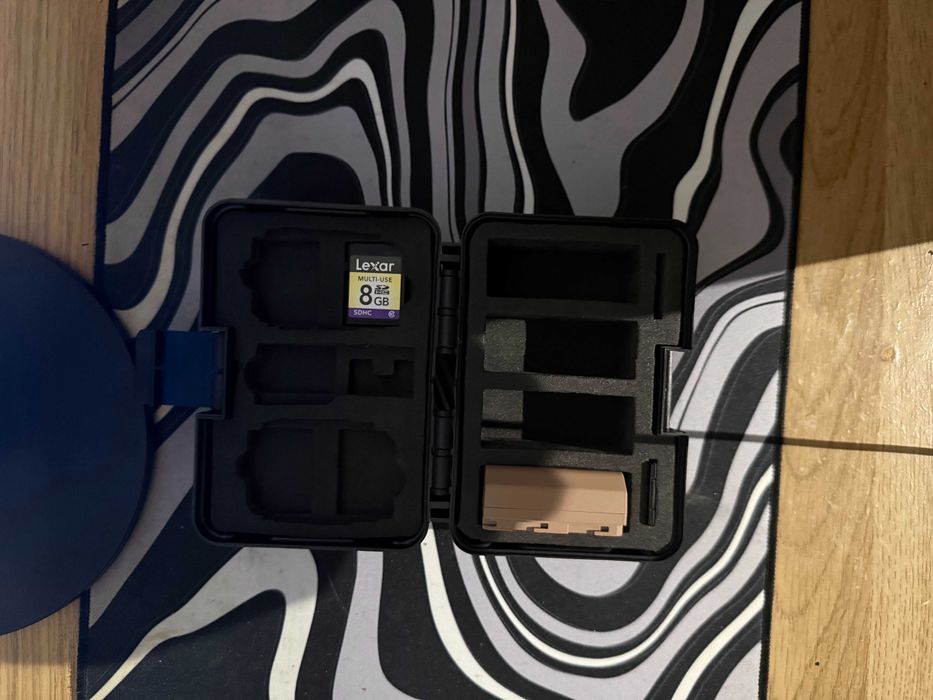 Vendo CANON 2000D + EF 75-300MM + EFS 18-55MM + EXTRAS