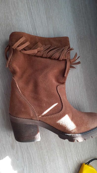 Botas castanhas madeira com franja 35