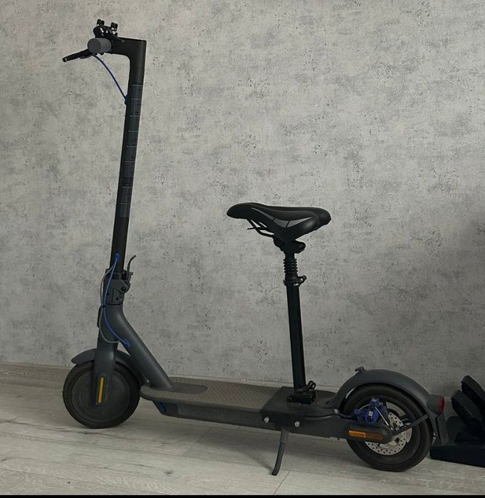 Продам срочно електросамокат xiaomi electric scooter 3 black