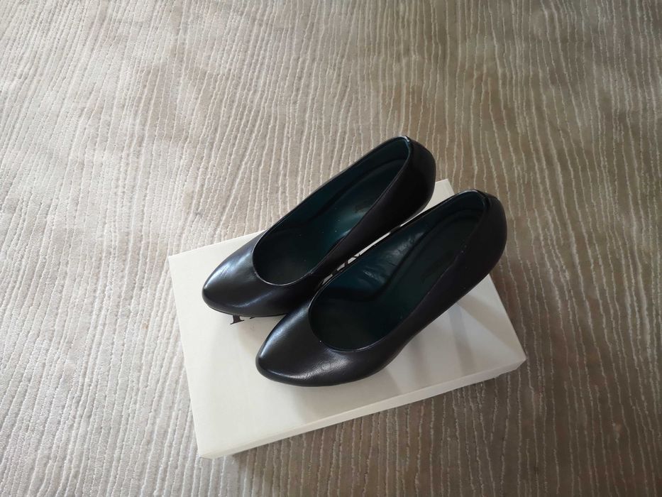 Czarne szpilki 38 na obcasie Graceland Deichmann