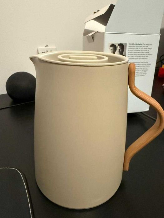 Jarro térmico para chá Emma com design nórdico elegante, marca Stelton