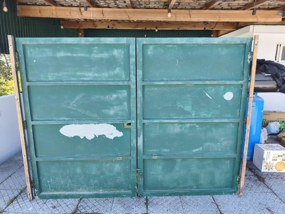 Portão de Ferro de 2 Folhas – 2.57m x 1.87m (Ideal para Garagem ou Anexo)