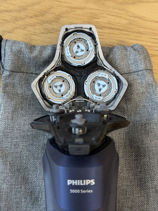 Електробритва Philips Series 5000 SkinIQ