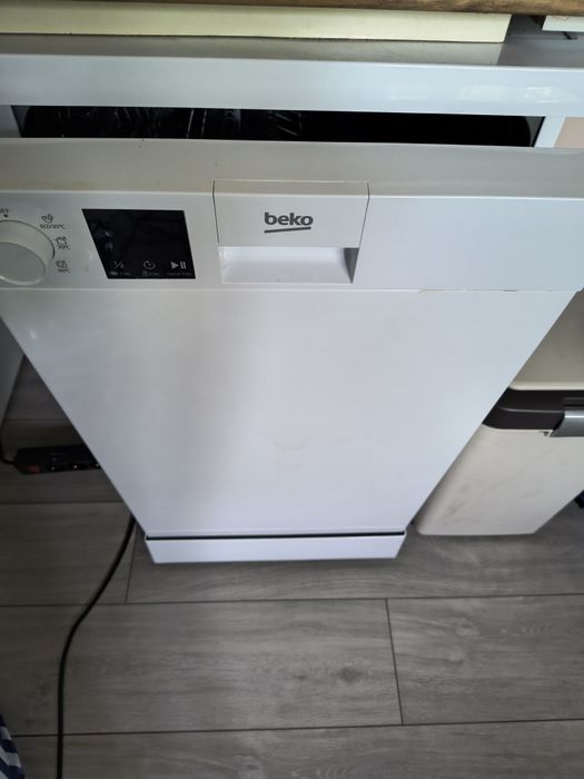 Zmywarka wolnostojąca Beko biała dvs050024w