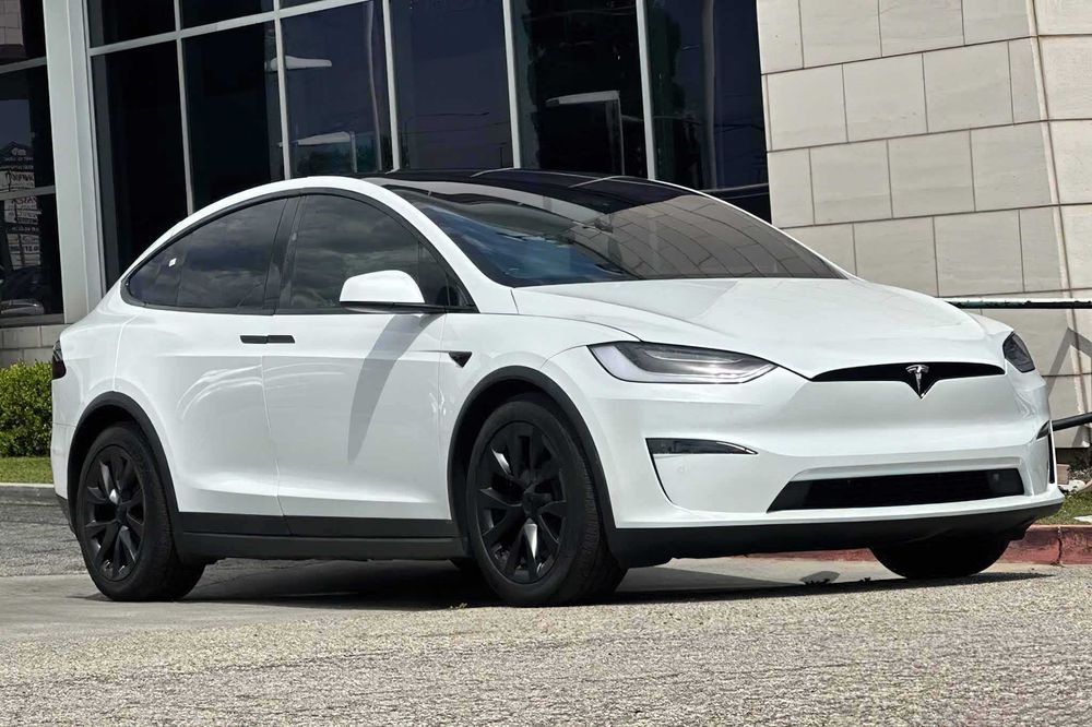 Tesla Model X      2022