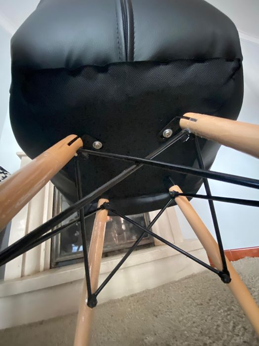 Conjunto de 6 cadeiras – 250€