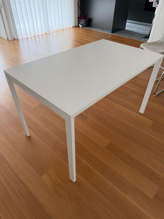 Mesa + 2 cadeiras