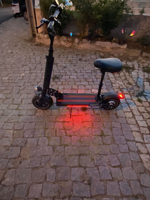 Trotinette elétrica avariada