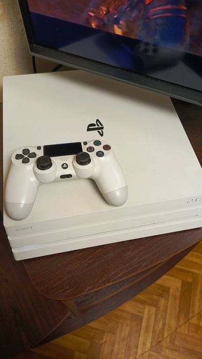 PS 4 Pro на 1 ТБ памятив отличном состоянии
