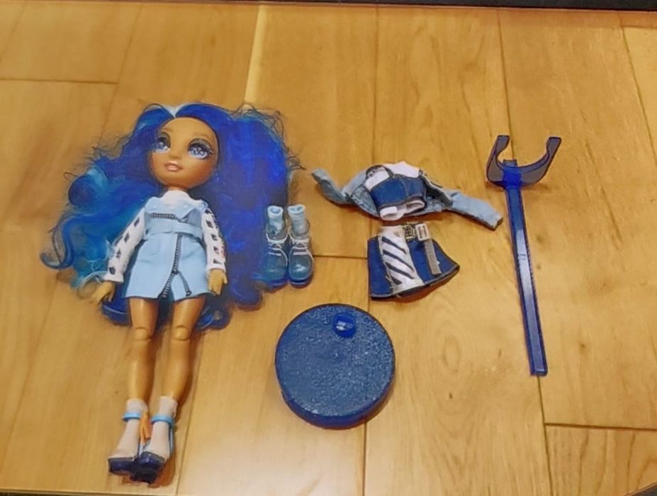 Piękna lalka rainbow high