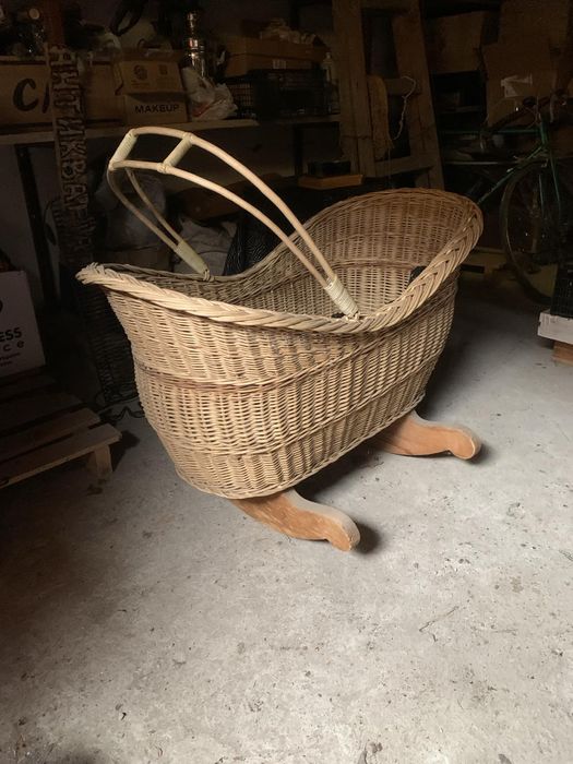 Старовина колиска з соломи