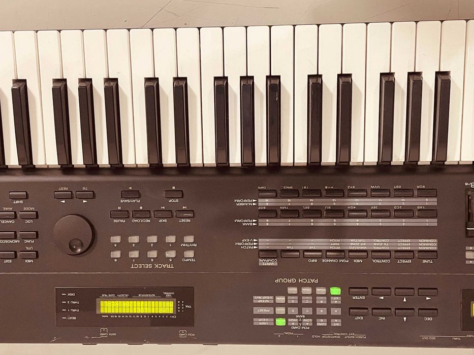 keybord Roland JV-1000 music workstation