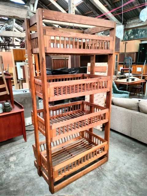 Regał drewniany na warzywa, owoce