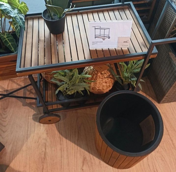 Stolik na kółkach Ugilt  balkon doniczka barek drewniany