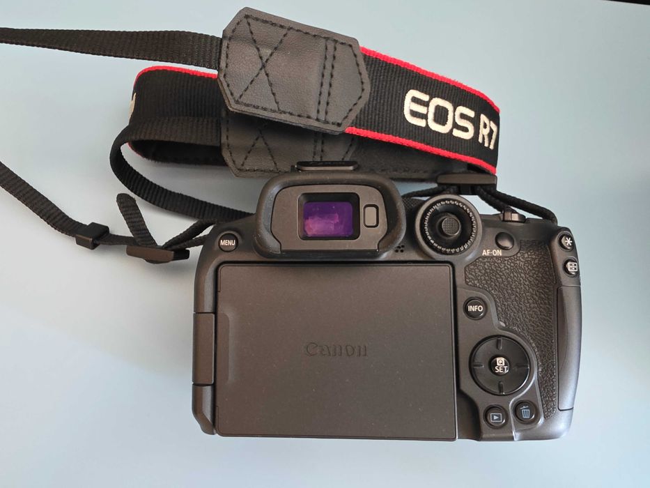 Câmara fotográfica Canon R7