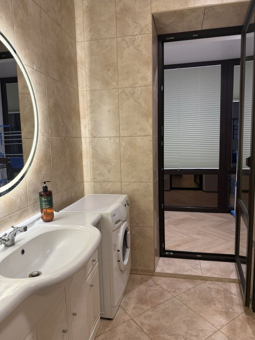 Подобова оренда квартири, центр, парковка, з виглядом на парк