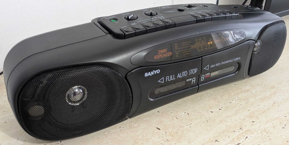 Вінтажна магнітола SANYO MW-806LO, стан задовільний, все працює, Ірпінь.