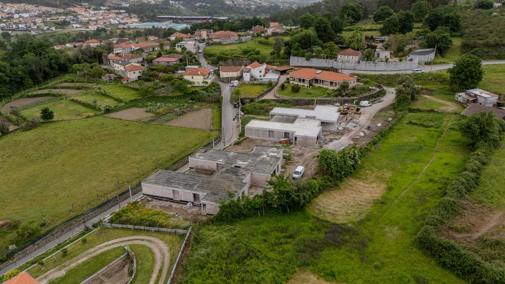 Moradia T3+1 Térrea  Luxo Povoa de Lanhoso