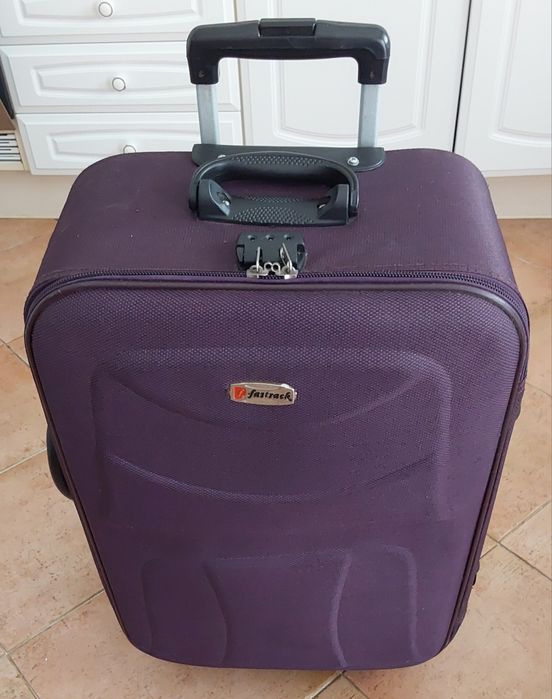 MALA DE VIAGEM DE PORÃO. Casa Quarto Mudanças Viajar.