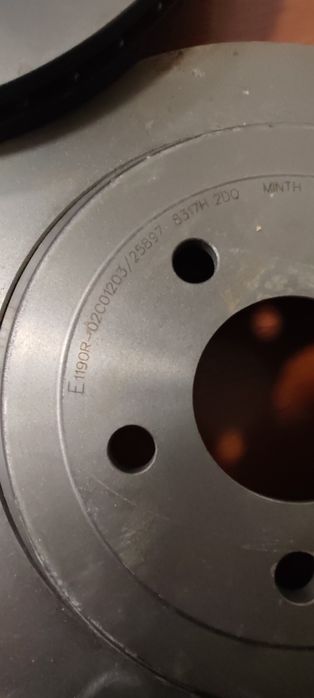 Продам тормозні диски на мерседес.